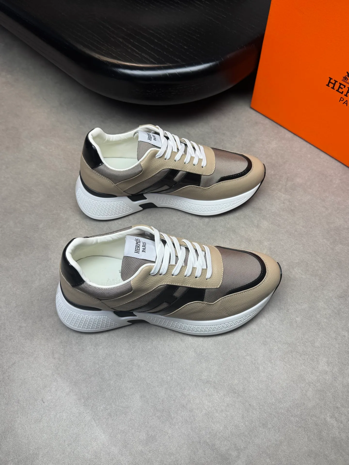 [HERMES] Hermès men's shoes 💰520💰 - high-end quality original items 🔍🔍🔍 casual sports shoes - upper: 🔝 pebbled calfskin, brand high mercerized canvas, body sewn with brand ´H´ totem, tongue brand logo cloth label - lining: water-dyed cowhide -Outsole: Ultra-light T men's shoes 💰U foam·rubber; two-color molded outsole -Ultra-high quality control·Fine workmanship: highlighted (high-end·luxury·grade) -Size: 39-44 (38, 45, can be customized)